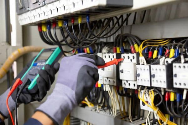 Služba Elektromontážní a Elektroinstalační práce, Projekce a Revize