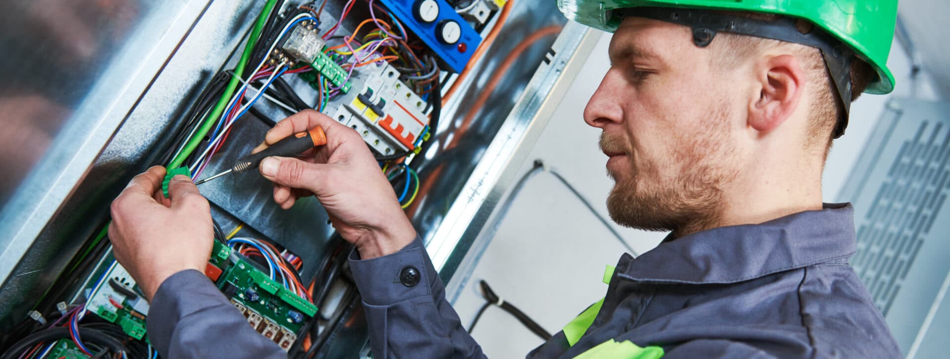 Zdeněk Ludvar profesionální elektrikář.